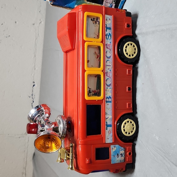 TV Broadcast Truck - Picture 4 of 7